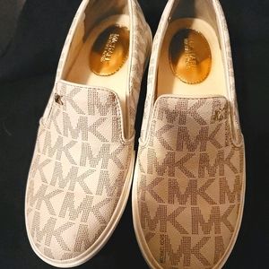 100%authentic  Michael Kors Vanilla sneakers